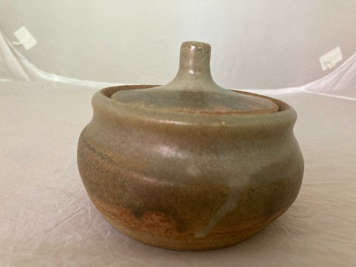Vintage Handmade Stoneware Lidded Trinket Box / Jewelry Box Signed by Holly - Picture 9 of 12