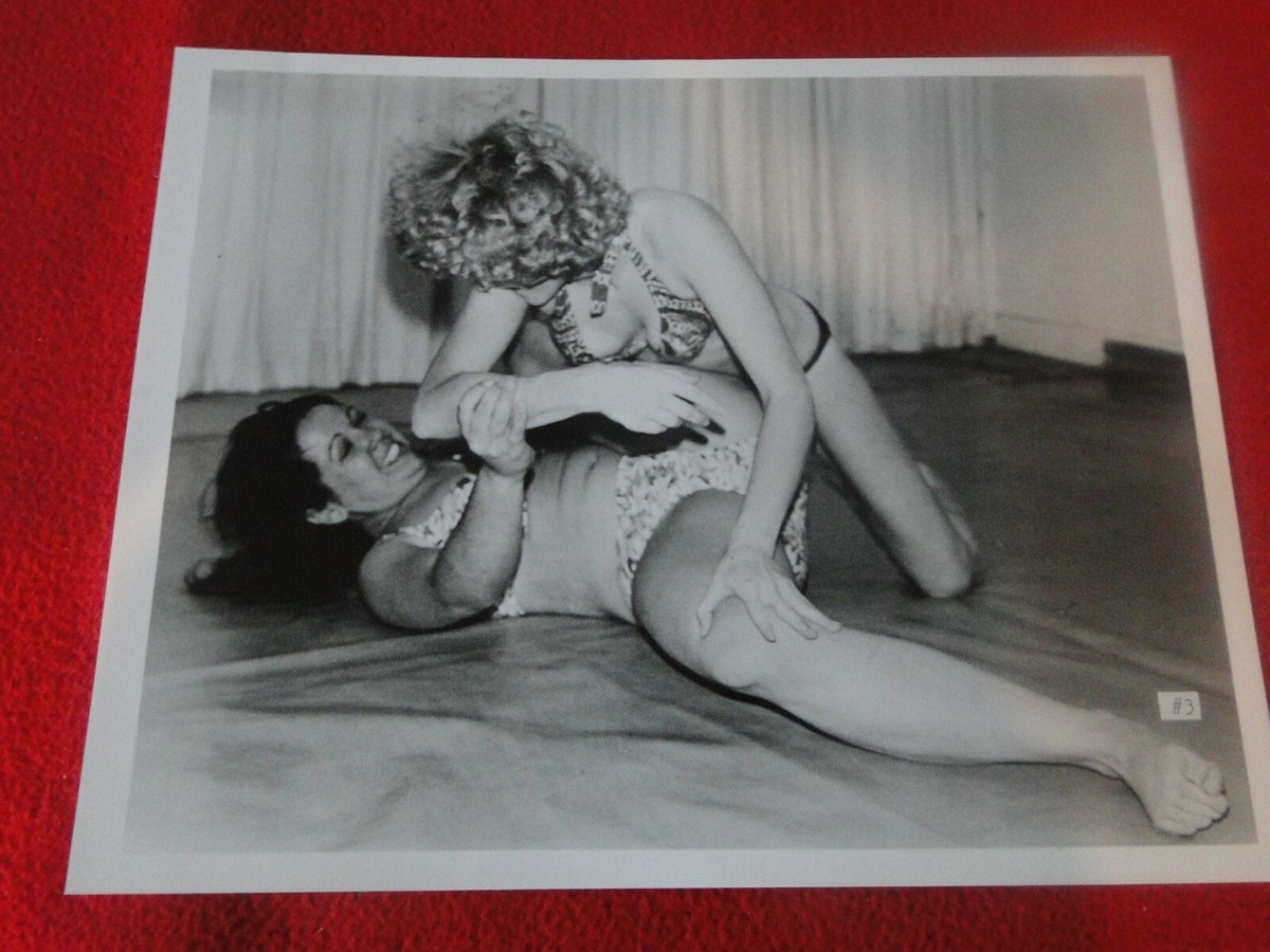 Vintage 1970s Womenand#039;s Amateur Judell Du Long Semi Nude Wrestling Photo E6a72 eBay picture pic