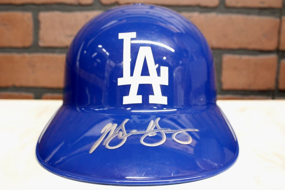 Полноразмерный пластиковый шлем с автографом Майкла Янга из Dodgers (чернила для игры в мяч) - Изображение 3 из 4