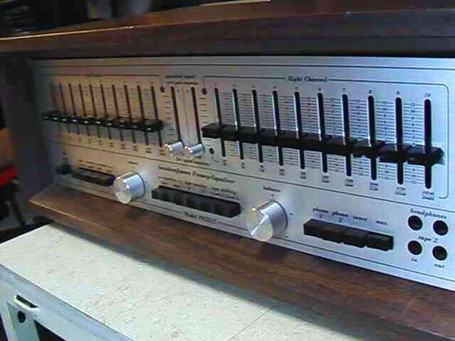 Soundcraftsmen PE-2217 Graphic Equalizer Pre-amp! With Wood Soundcraftsmen PE-2217 Graphic Equalizer Pre-amp! With Wood