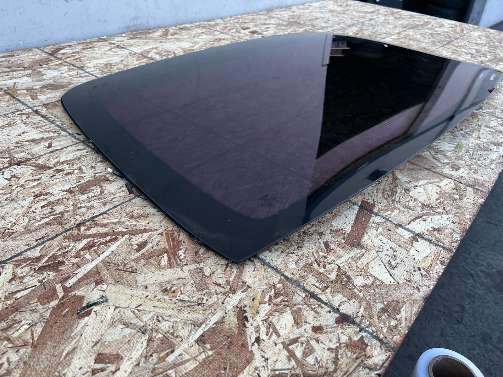 WINDSHIELD GLASS WINDOW REAR BENTLEY FLYING SPUR (2006-2012) OEM