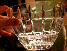 Vtg EUROPEAN VERTICAL BEVEL CUT CLEAR HEAVY CRYSTAL BOWL Starburst Bottom 7" Exc