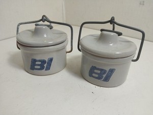 2 VINTAGE BRANIFF INTERNATIONAL AIRLINES KAUKAUNA KLUB CHEESE CROCKS, SHIPS FREE