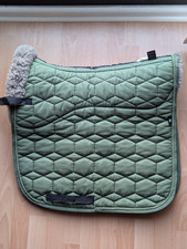 Mattes Lammfell Schabracke Dressur Gr. L, Fb. khaki Glanz