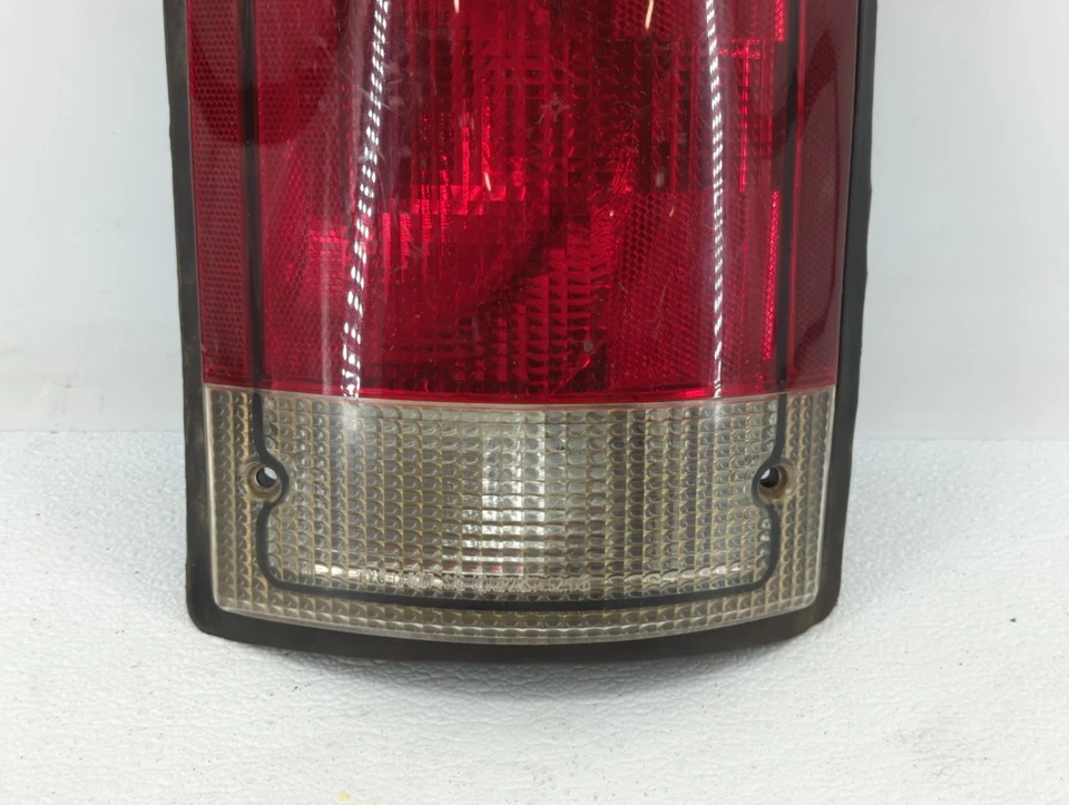 2005 Ford E-350 Super Duty Passenger Right Side Tail Light Taillight Oem R2LLQ - Image 2 of 4