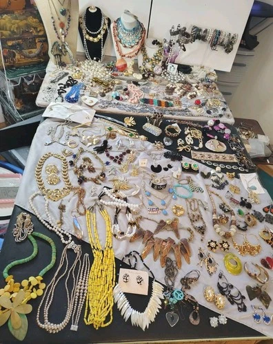 Huge 14 Pound  Lot Of  Vintage To Now  Signed & Unsigned Costume Jewelry Lot