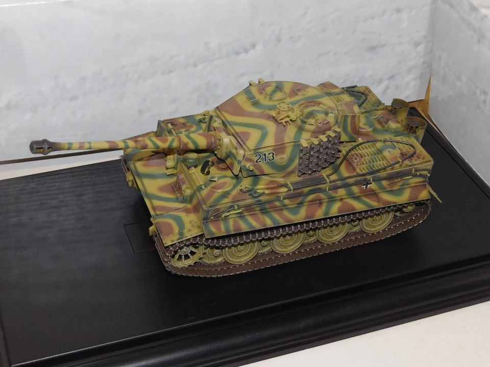 Sd.Kfz.181 Tiger I Ejército Alemán sPzAbt 301, #213 1945 ARMADURA DRAGÓN 61020 1:35 Foto 2 de 4