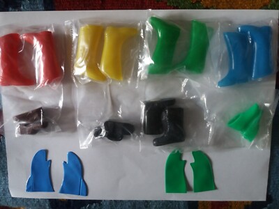 Mego Corps Set (10-teilig) Repro ASST: 4 Paar Stiefel, 4 Paar Schuhe, 2 Paar Handschuhe