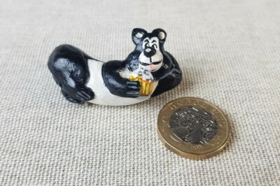 Seltener Vintage Hamm's Bierbär kleine handbemalte Figur / Tortenaufleger *