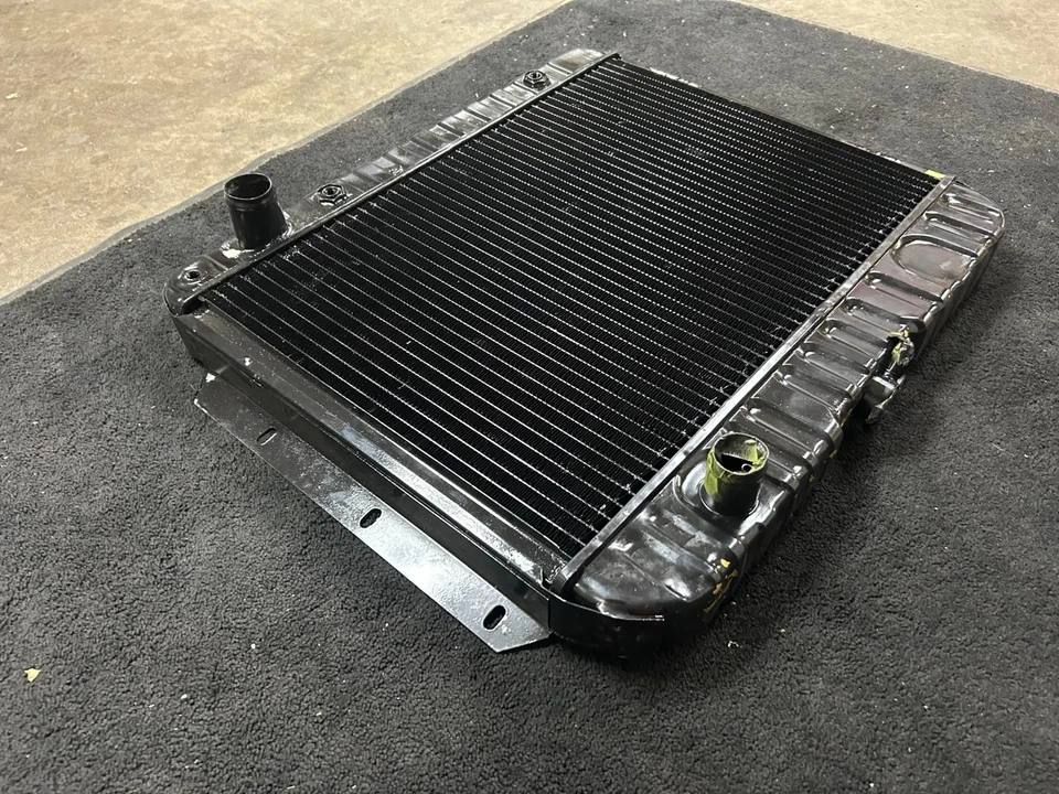 Chevrolet 348 1959 1960 cobre latón radiador EE. UU. Chevy Impala Bel Air Biscayne Foto 3 de 4