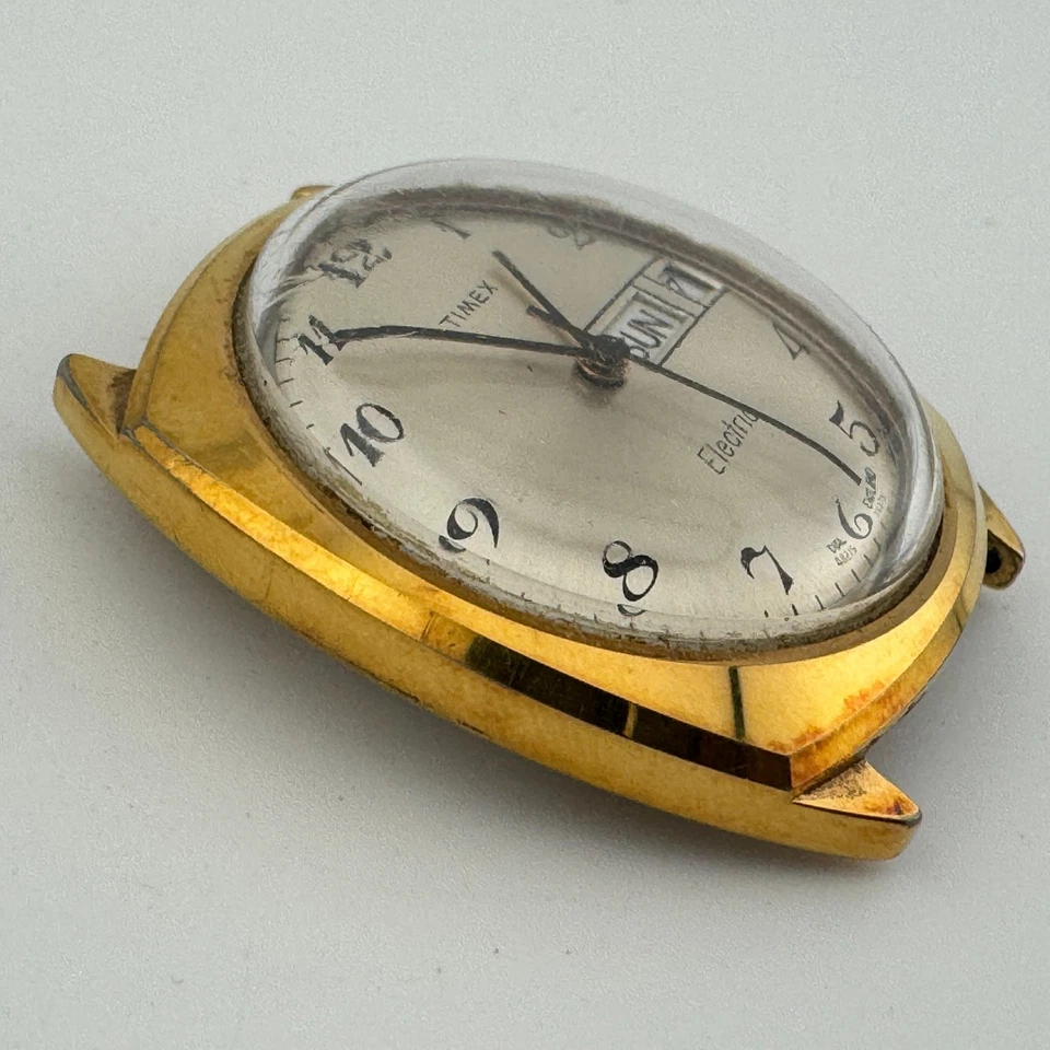 Vintage Timex Electric Analog Watch Men Gold Tone Day Date ~For Parts Repair - Image 3 of 4
