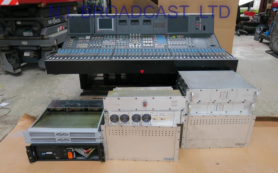 Mezclador de sonido de audio digital/analógico Calrec Sigma bluefin dolby + cables Foto 2 de 4