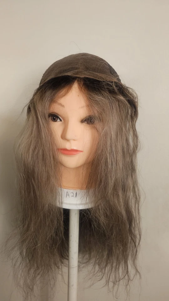 Peluca de encaje de cabello humano 100 % virgen rizada gris superior regular de alta calidad de 22 a 24"  Foto 4 de 4