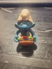 Smurfs Hamburger Smurf Cheeseburger Sandwich 20158 PEYO Vintage Display Figurine