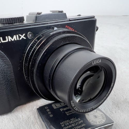 Panasonic LUMIX DMC-LX5 10.1MP Compact Digital Camera - Picture 9 of 14