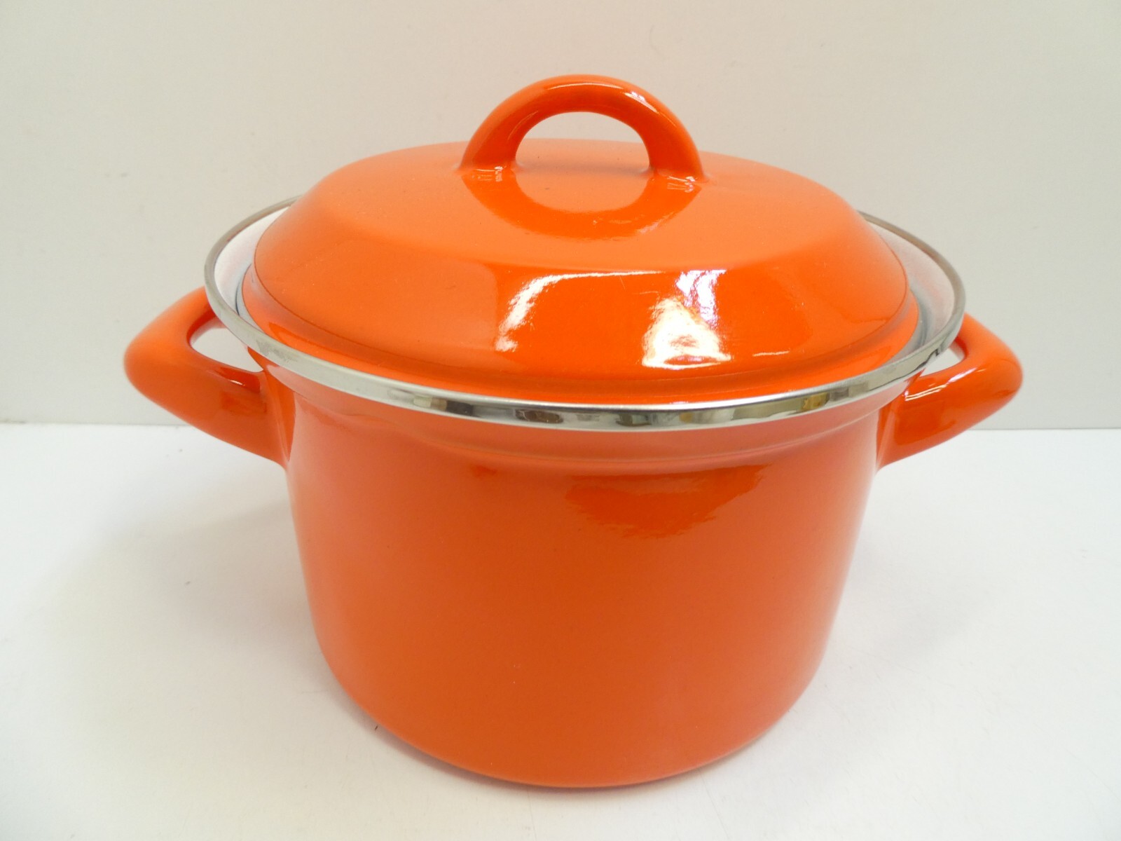 VINTAGE ORANGE ENAMEL HEAVY BASE SAUCEPAN COOKING POT