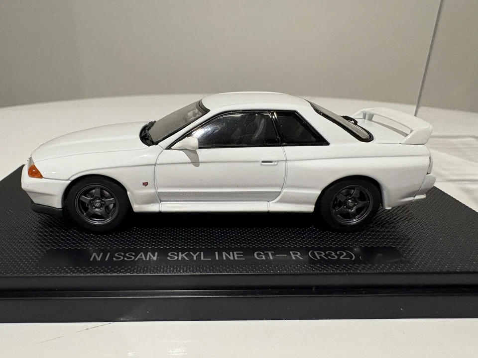 Ebbro 1/43 Nissan Skyline R32 GTR White - image 4 of 4