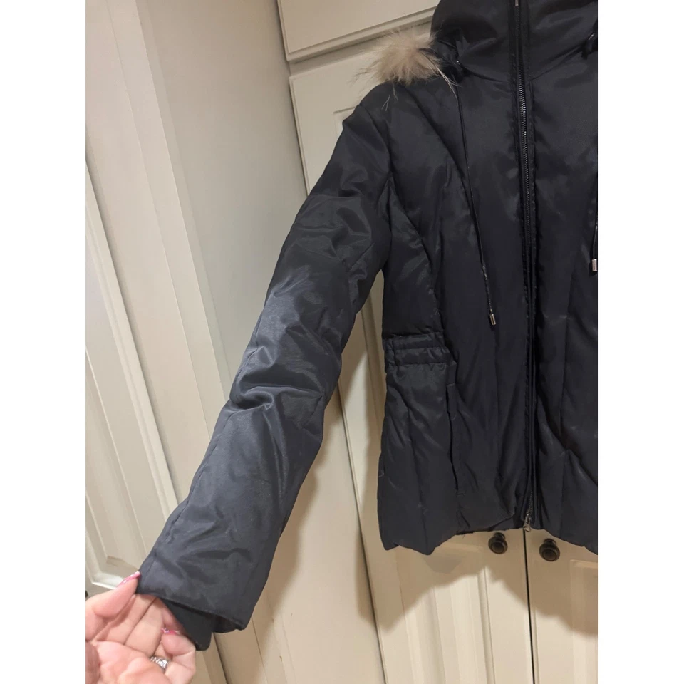 Abrigo acolchado Wilson's de cuero negro acolchado con capucha ribete de piel pequeño Foto 4 de 4