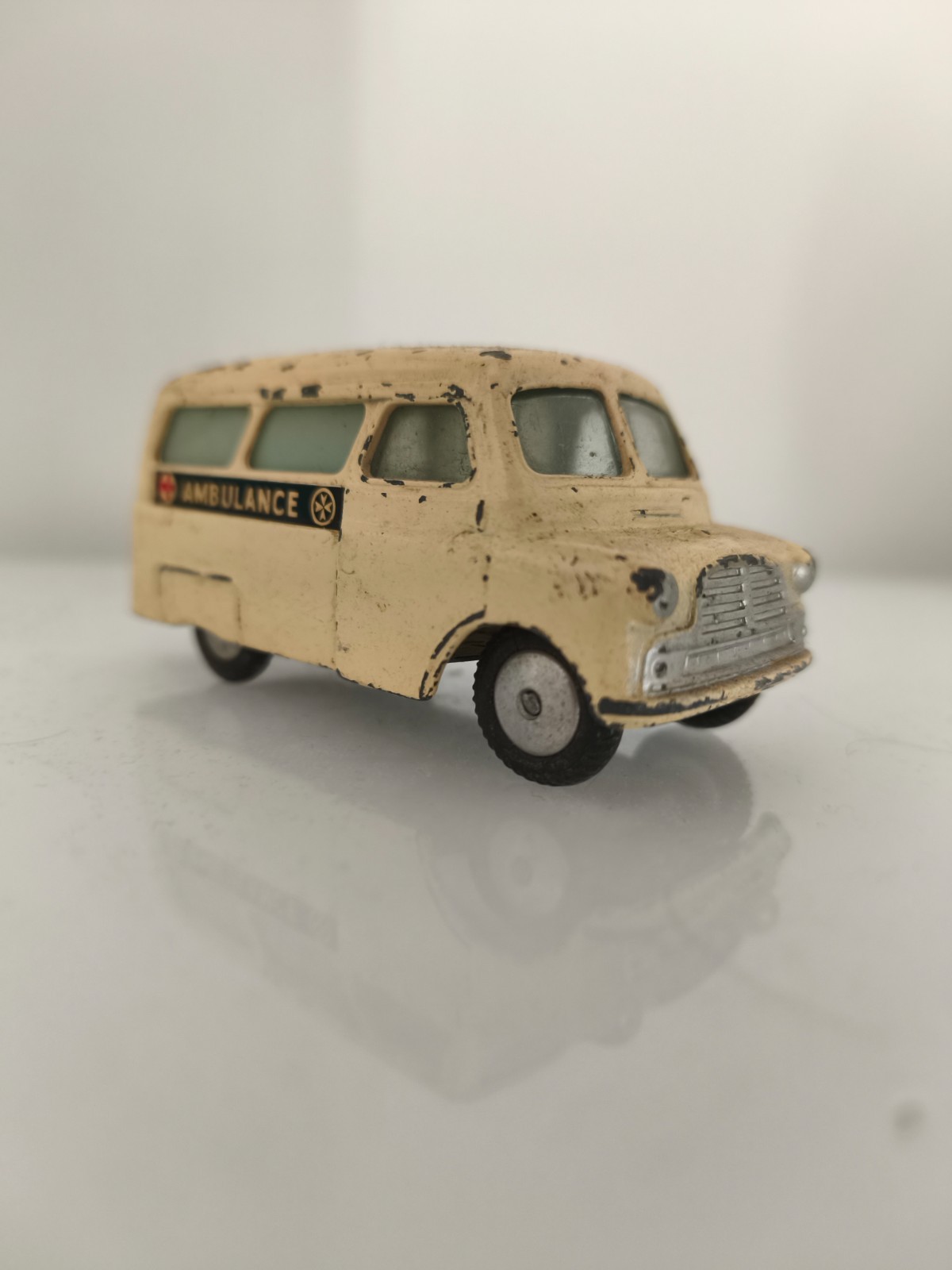 Corgi 412, Bedford Ambulance - Free Price Guide & Review
