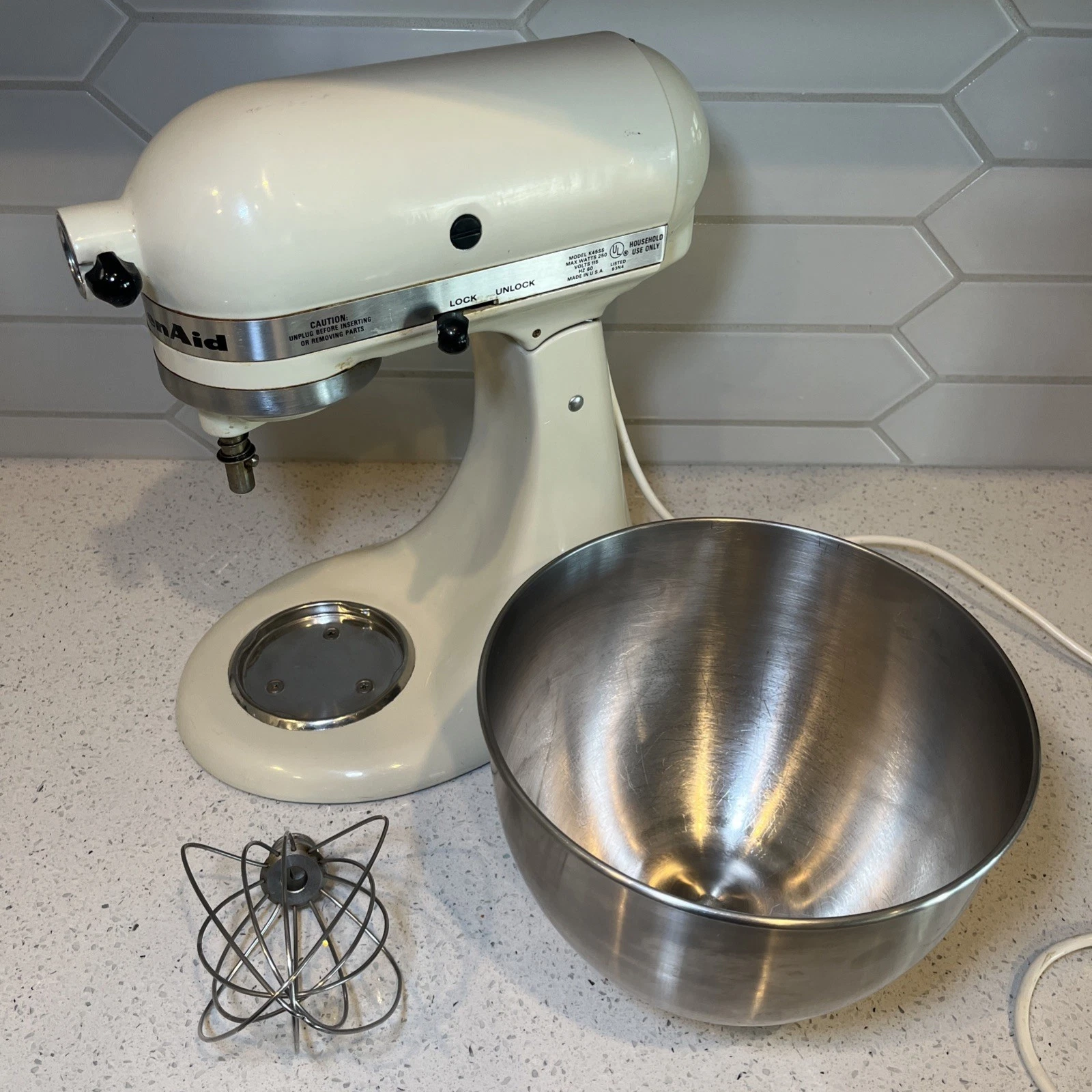 KitchenAid Stand Mixer K45SS Cream Almond With Bowl And 1 Attachment, Works Good
Opens in a new wind