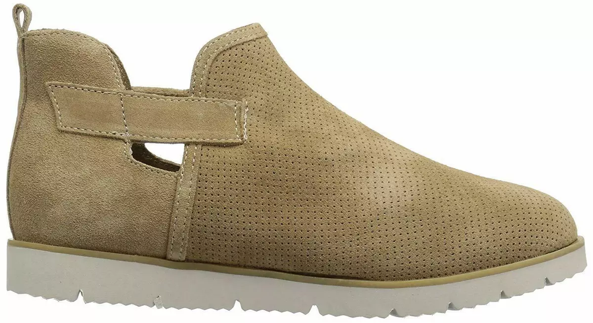 NWT Bearpaw Women s Water Resistant Zoe Suede Perforated Ankle Boot US 6.5