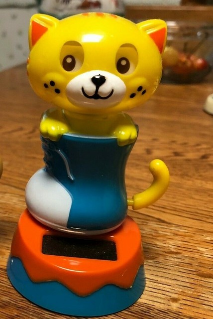 solar powered cat toy