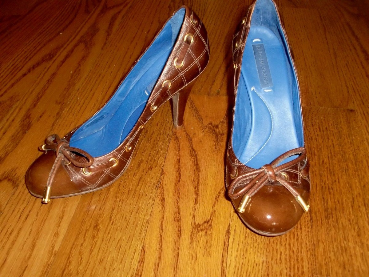 Women's~BCBG MAXAZRIA~BROWN ROUND TOE STRAP AROUND OPENING