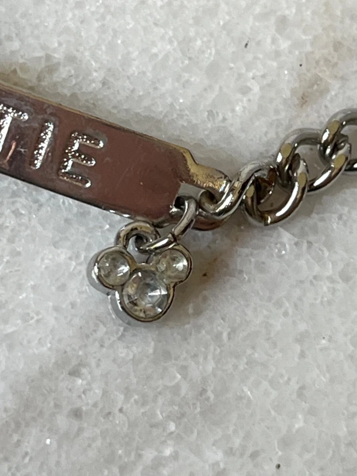 "Pulsera vintage con nombre ID Katie tono plata enchapada en rodio 8"" Disney Mickey Mouse" Foto 3 de 4