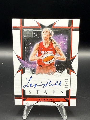 Lexie Hull #8 2025 Panini Impeccable WNBA Stars Signature card