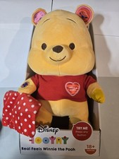 DISNEY REAL FEEL WINNIE THE POOH BEDTIME HUG AND GLOW LIGHT