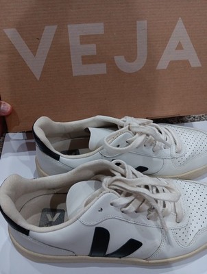 Size 7 - Veja V-10 Leather White Black W