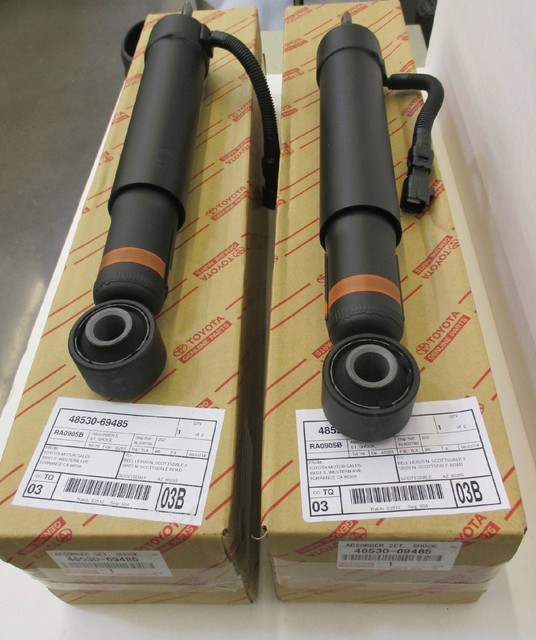 LEXUS OEM FACTORY REAR SHOCK SET 20032009 GX470 4853069485 x2 eBay