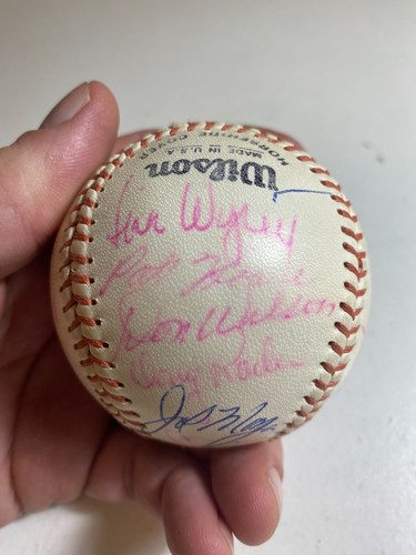 Vintage MLB Autograph Baseball W/ 24 Autos - Picture 9 of 19