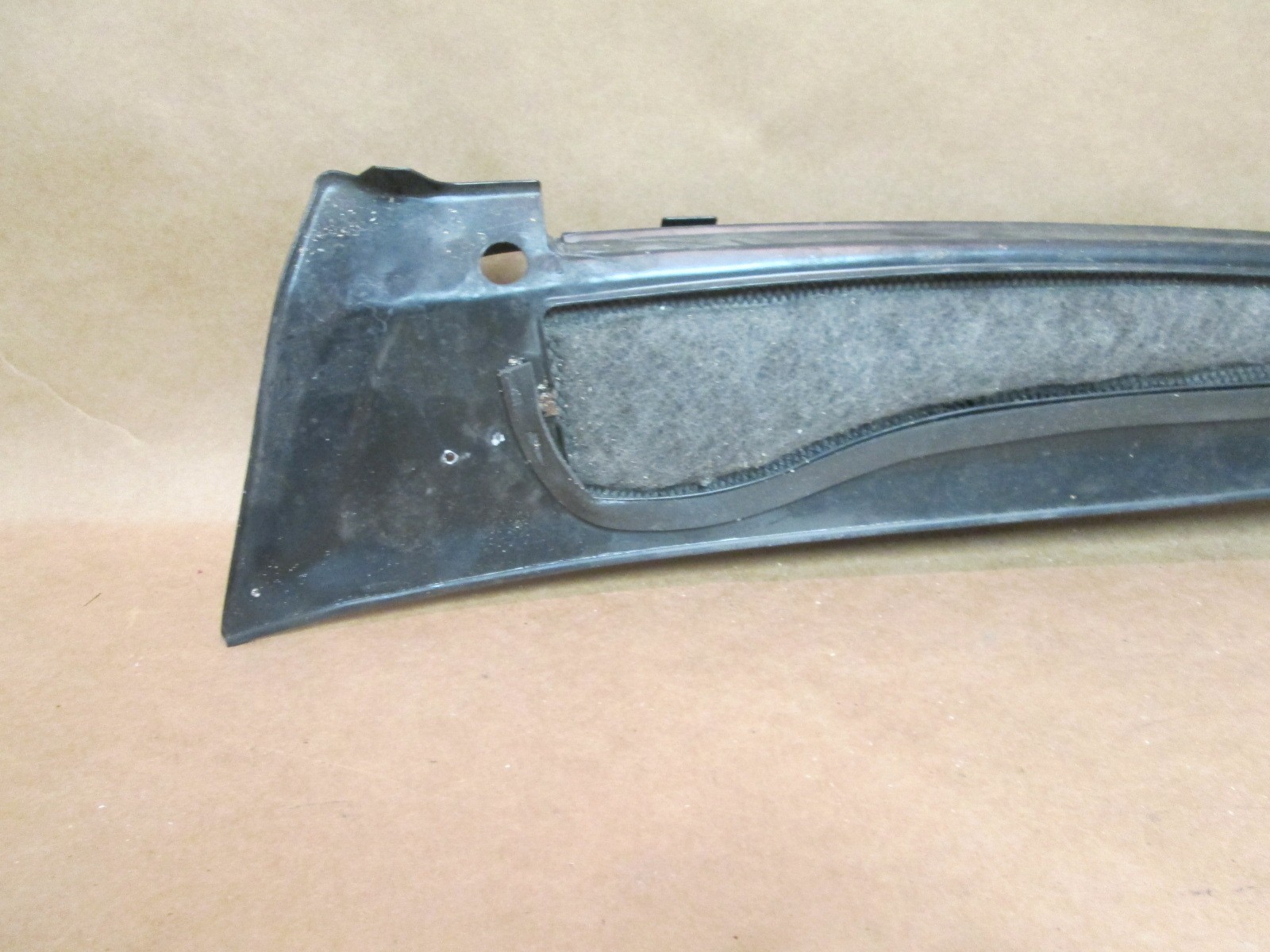 Ferrari 550 , 575 - RH Outer Moulding # 64789200