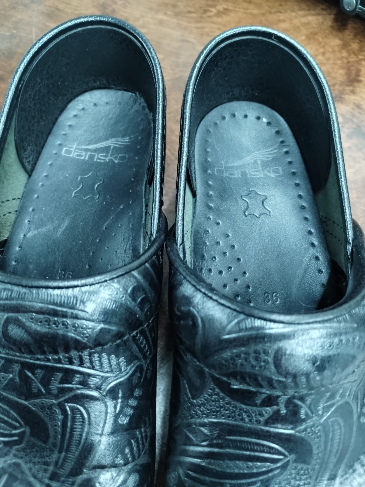Dansko Embossed Leaf Pattern Clogs Black Leather … - image 5