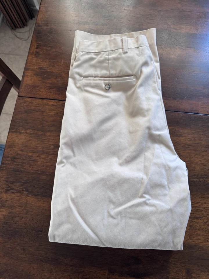 Pants and Shorts Lot of 5 Men 32-33 W 32 L Izod, And Vintage Brand - Image 4 of 4