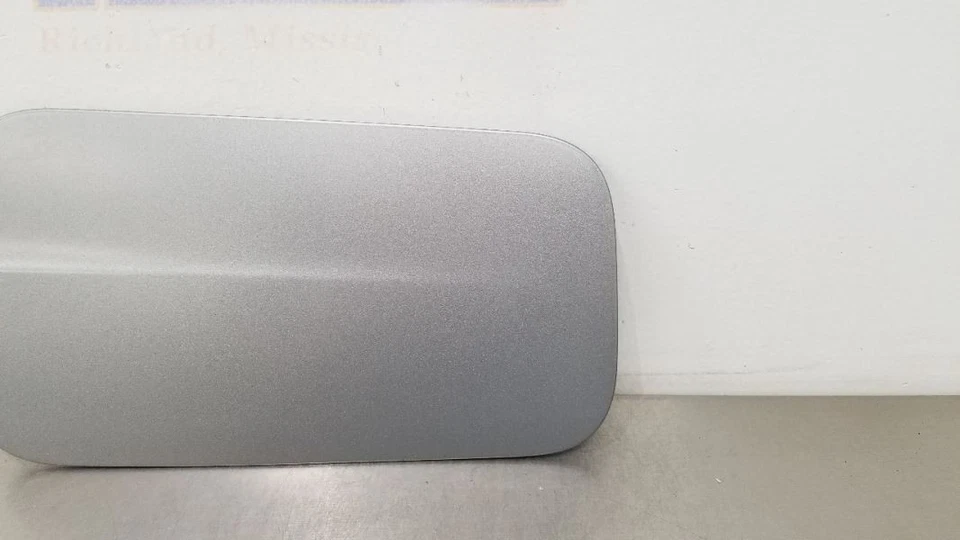 14 MERCEDES BENZ E63 AMG W212 VAGÓN PUERTA DE LLENADO DE COMBUSTIBLE TAPA DE GAS PLATEADA Foto 4 de 4