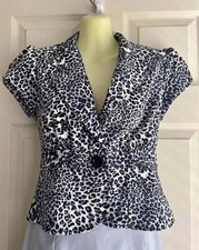 Size 3 Short Sleeve Women  s Blazer