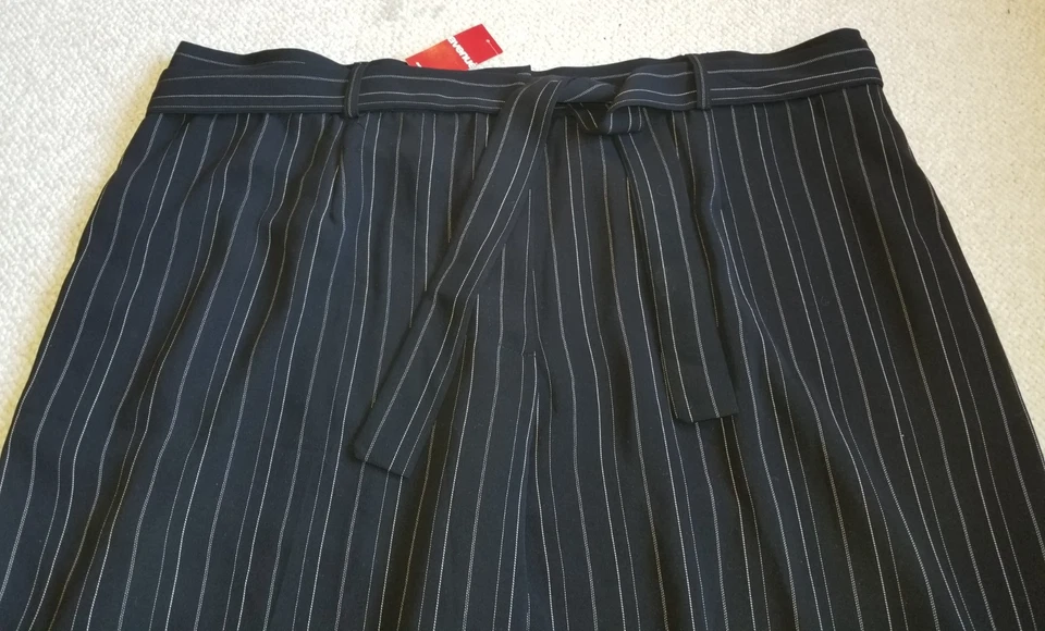 NWT $95 Womens Pant Suit-AVENUE-black/white pinstriped lightweight-26/28 - Image 3 of 4
