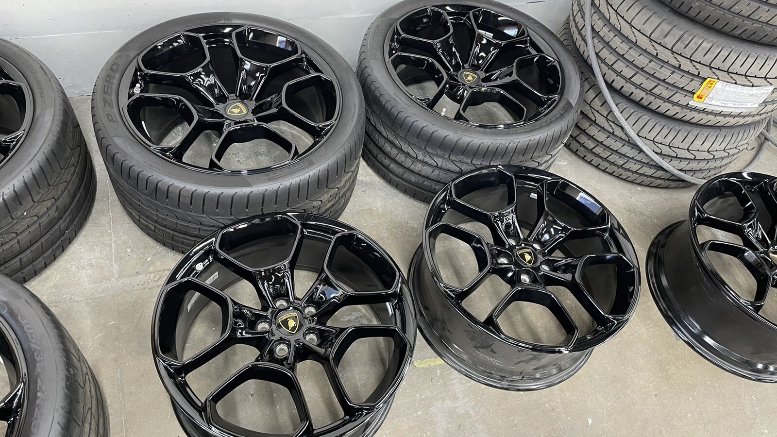 20" Lamborghini Huracan black OEM factory Giano wheels rims w/ Rear Tires, Mint