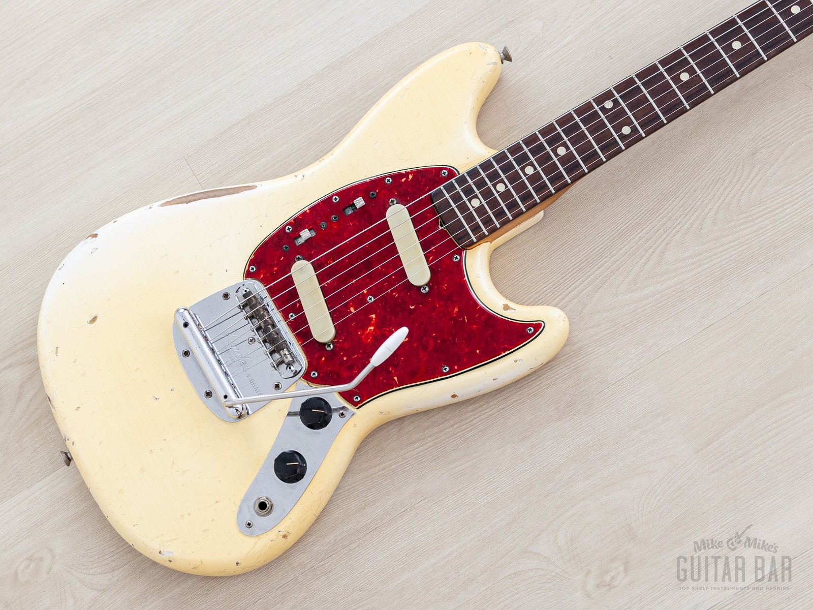 1965 Fender Mustang Vintage Offset Guitar Olympic White w /  Case