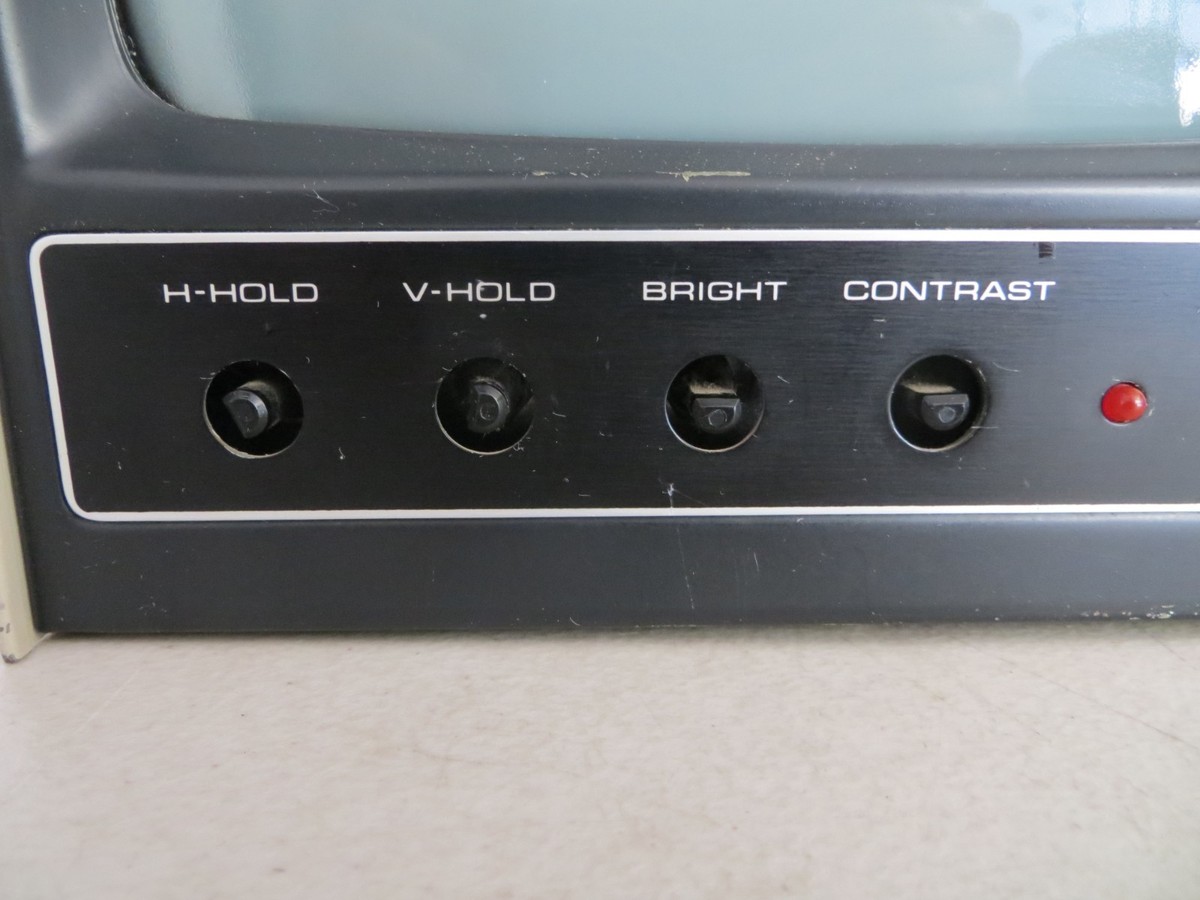 Rare Sanyo Monitor VM 4209 CRT for Apple l & ll Computer Gaming