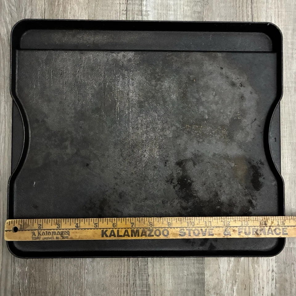 Двусторонняя чугунная сковорода для кемпинга Camp Chef 13 x 15 дюймов - Изображение 3 из 4