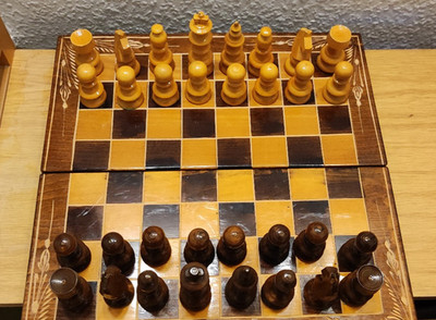 Schach Chess + Backgammon - Rustikal Handarbeit Holz ca. 4x4 cm Feldgröße