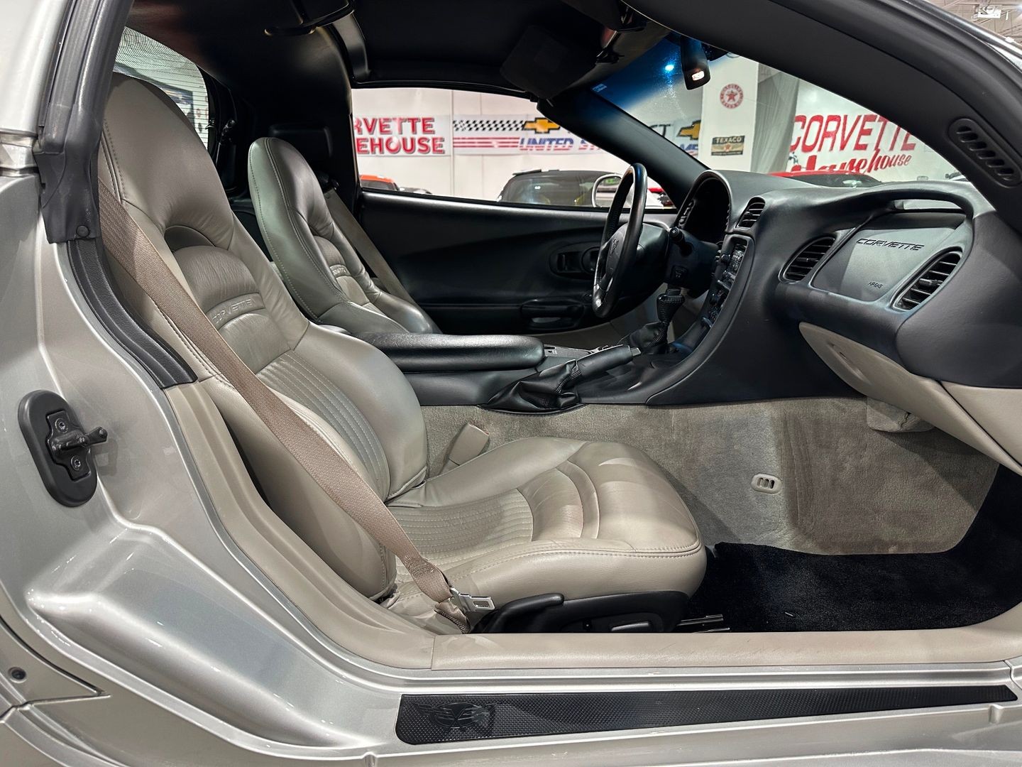 2004 [67U] Machine Silver Chevrolet Corvette   | C5 Corvette Photo 10