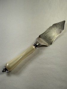 Gerity Cake and Pastry Server - Vintage Server