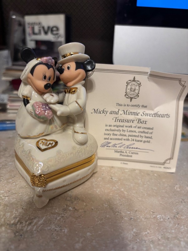 Lenox Disney Mickey & Minnie Mouse Sweetheart Treasure Trinket Box Wedding