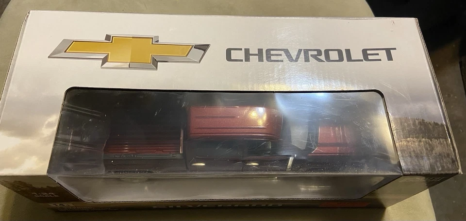 SEALED Norscot Burgandy Ruby Red Chevy Silverado 1/24 Scale Model 2014 Chevrolet - Image 4 of 4