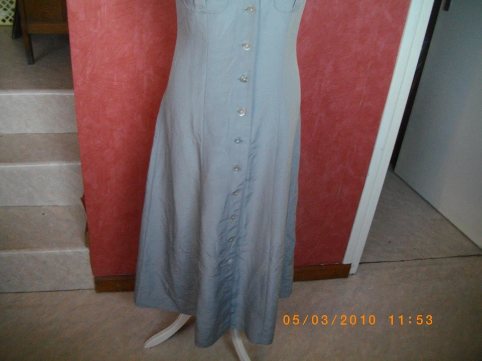 jolie robe T 42, neuve, avec boutons en façade (10) coloris gris, sans manche - Photo 2/4