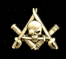 Cannons and Cutlasses Masonic Freemason Pirate Pin in Antique Gold